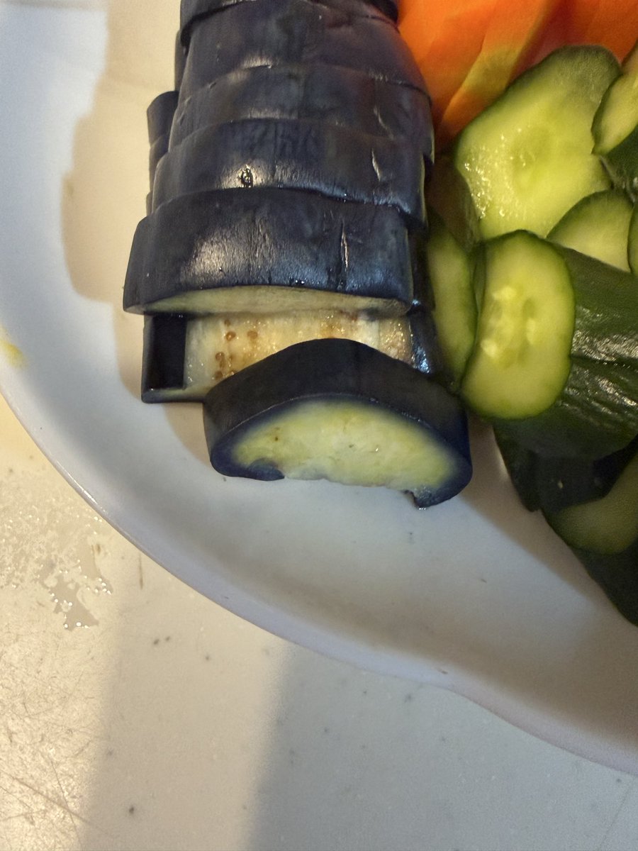 JAMJAM_61's tweet photo. 初めての茄子🍆の糠漬けを作りました
上手く出来た感じかな？
1日で漬かるの凄いな
凄く美味しい😋 https://t.co/QpBGqvhKoA