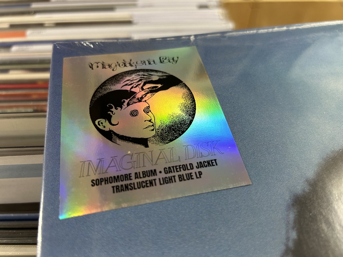 インディ店限定カラー再発盤！ 名門MOM+POPとサインして発表した2nd