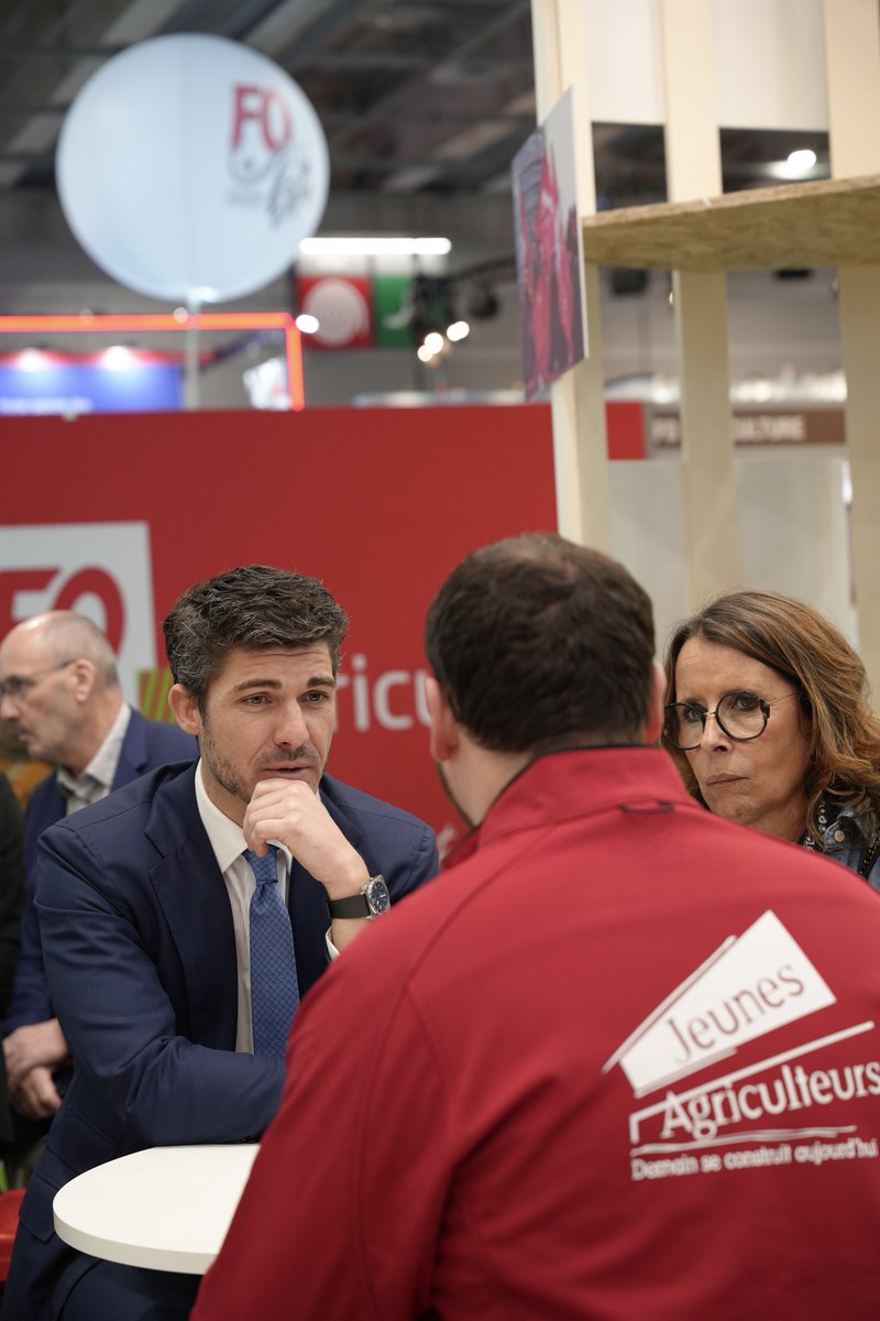 AurelienPradie's tweet photo. Échanges avec les syndicats agricoles à l’occasion du Salon de l’Agriculture. 

Soutien indéfectible à nos agriculteurs. 

#SIA2026 https://t.co/hXcdsqGAxN