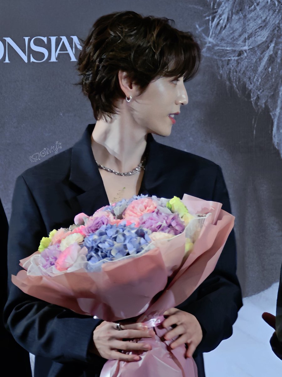 YingdongH72233's tweet photo. 💐🥰
#段宜恩
#MarkTuan #MarkTuanTheShapeOfYou_PressCon https://t.co/6CkiVtMHeB