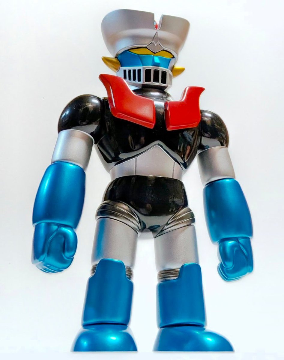 #墓場の画廊 さんからマジンガーRが届きました。
数年ぶりの応募でしたので当選させて頂き感謝しかありません。
やっぱり墓場と永井豪氏とのコラボは単眼がシブい。
鉄の城はなんぼあっていいですからねー。
#sofubi #ソフビ #マジンガーZ
