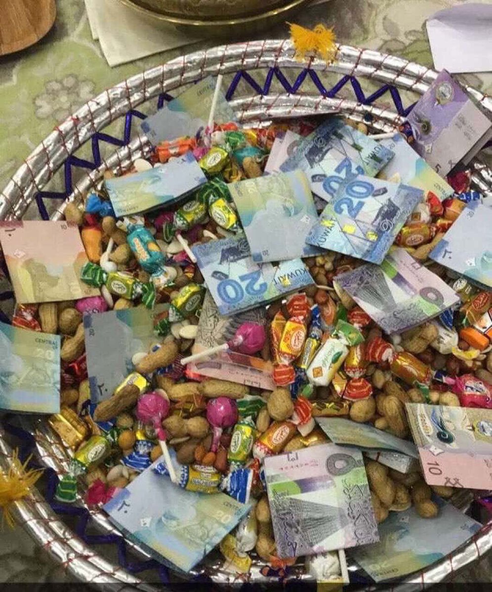 saltankw84's tweet photo. قرقيعان -قرنقاعوه - قرنقشوه
 
جزء من الموروث الشعبى لأهلنا فى الخليج  
🇸🇦🇰🇼🇦🇪🇶🇦🇴🇲🇧🇭
 
 قرقيعان وقرقيعان بين قصير ورمضان 
عادت عليكم صيام كل سنه وكل عام
عطونا الله يعطيكم بيت مكه يوديكم 
 
  لن نسامح من كان يرش الماء علينا😂

ليتني طفل وأقرقع مع الناس
وأطق بابك لجل تطلع وأشوفك 👀 https://t.co/NxKuP4Jcsb
