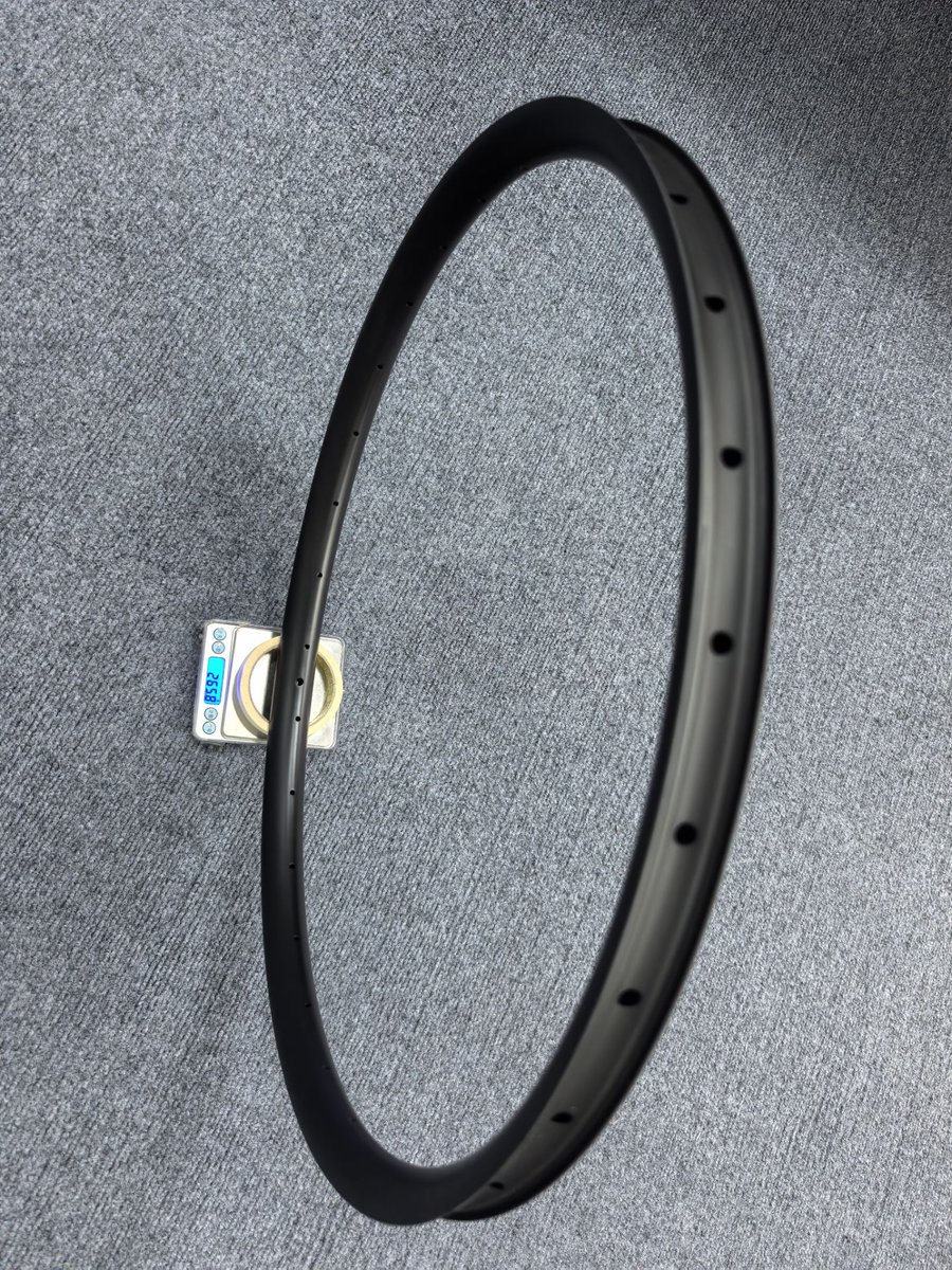 carbonbeamwheel's tweet photo. [CBZA29XC3525UL] Only 265g T1000 35mm Width 25mm Depth Asymmetric 29er Carbon Fiber Mountain Bike wheel Hookless Tubeless XC AM 29er carbon rims https://t.co/lrJAXEhpXP https://t.co/cMnjWhD72V