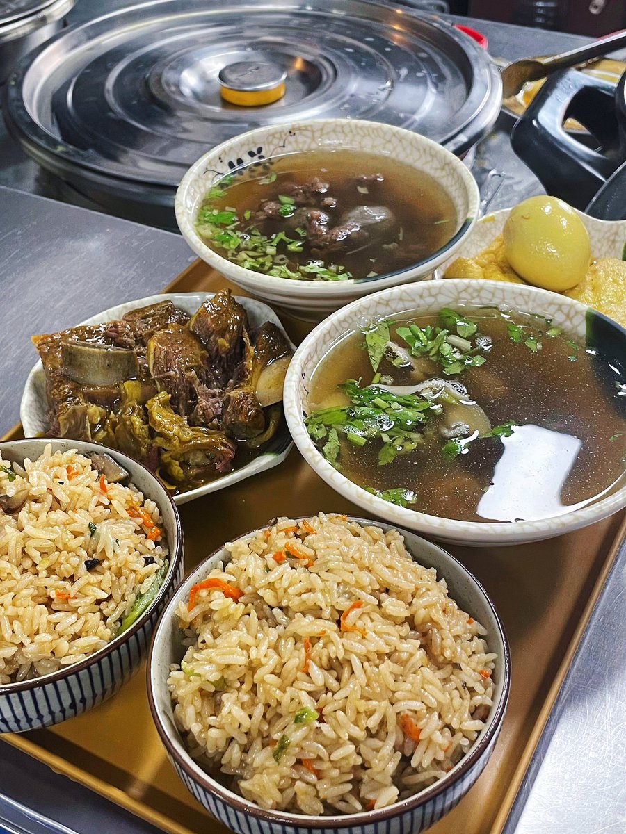QuanzhouEN's tweet photo. #TasteQuanzhou What’s everyone eating today?We’ve got Minnan specialties: salty rice, steak, and beef soup!#QuanzhouFood #MinnanCuisine #LocalDelicacies https://t.co/4oO3o6I4xD