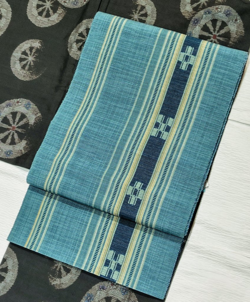 ブログ✨1 本場大島紬 証紙つき 源氏車柄〜証紙付き 薄い青色の八重山