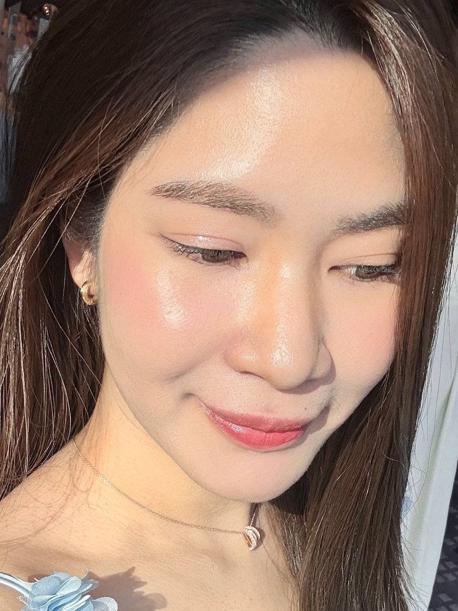 ล่าสุดทนกระแสไม่ไหวตำมาลองละค่ดจะเริ่ด CANMAKE Mermaid Skin Gel UV C03 กันแดดเบสม่วง เนื้อบางเบา แตกตัวเป็นน้ำ ไม่เหนียวเหนอะหนะ ยิ่งใช้ก่อนแต่งหน้า ช่วยลดผิวหมอง หน้าไบร์ทขึ้น แถมเครื่องสำอางยิ่งติดทน เริ่ดมากกกอยากให้ลองง 

#CANNAKEThailand #กันแดดผิวไบร์ท