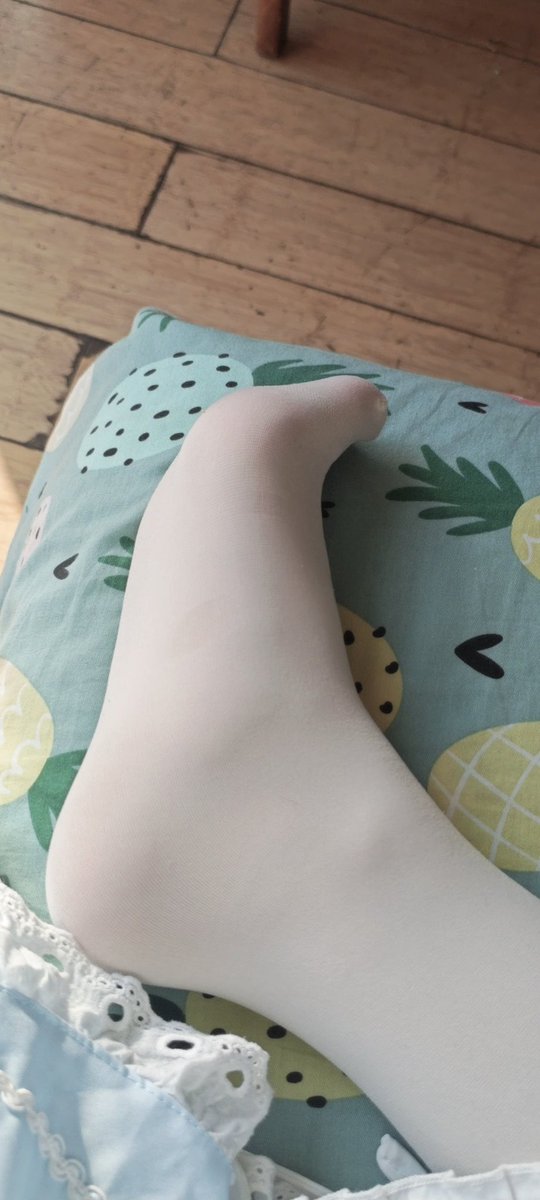 tingkawayi's tweet photo. 再说白幼瘦好的我要给你一脚了，白幼瘦身材有很大缺点就是容易被限流，而且没办法像大姐姐身材一样可以发色色获得巨大流量，只能擦擦边，还要时刻担心被封号，我看谁还说白幼瘦是吃了红利的明明吃了一嘴黑利😭😭😭 https://t.co/DJoNCuC3t0