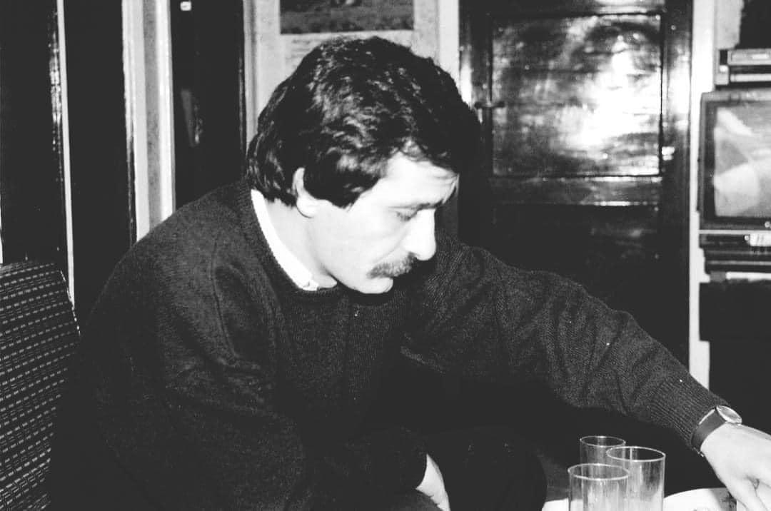 aletheia__'s tweet photo. Yıkılır yüreğimden beynime kurduğum köprüler de

Belki o şeydedir mutluluk, o buruk dinginlikte. 

ahmet erhan https://t.co/4z7x1RZpIk