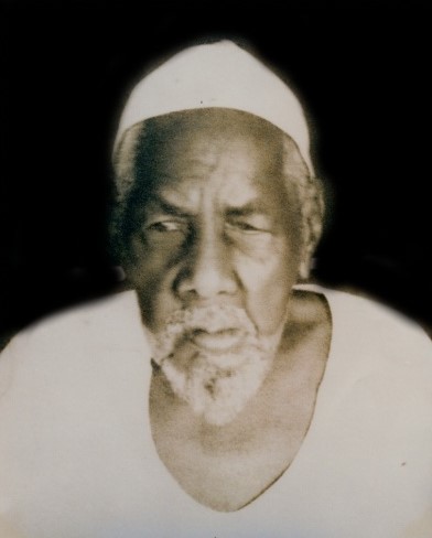 its_xSRK's tweet photo. In Al Fashir, Sudan, the dire humanitarian situation has given rise to poignant, minimalist sermons. In one notable example, a frail imam gave an extremely brief sermon, telling the congregation, “I cannot speak because of hunger, and you cannot hear me because of hunger.” 🥹 https://t.co/wKVan3qWxk