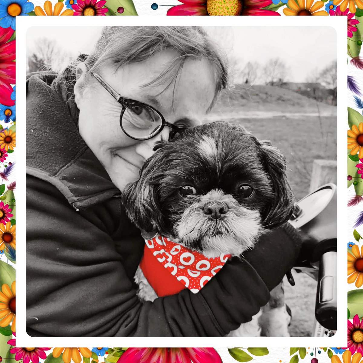 In Loving Memory of… Barbara “Humum” ☀️
I knew Barbara through <a href="/BellaShihTzuAce/">Bella🇬🇧</a> &amp; Peter. Her kindness &amp; vibrancy always brought such happiness &amp; love. Daisy &amp; I will cherish everything, &amp; her wonderful bananas &amp; bows now hold an extra special meaning.
Thinking of you all 💐❤️ xx