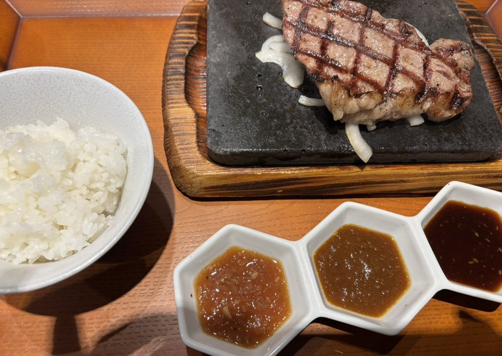 久しぶりの肉をいただいております。
野球観ながらw