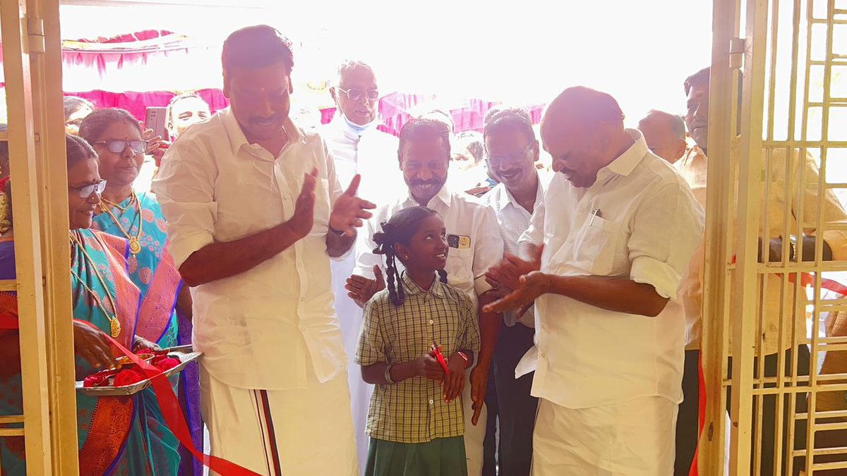 திருவையாறு சட்டமன்ற உறுப்பினர் தொகுதி மேம்பாட்டு நிதியிலிருந்து, கீழப்புனவாசல் அரசு தொடக்கப் பள்ளியில் புதிதாக கட்டப்பட்டுள்ள இரண்டு வகுப்பறை கட்டிடத்தை தஞ்சை மத்திய மாவட்ட கழக செயலாளர் திரு.<a href="/durai944/">துரை சந்திரசேகரன் MLA</a>  MLA அவர்கள்,  தஞ்சை நாடாளுமன்ற உறுப்பினர் திரு. <a href="/Murasoli_tnj/">Murasoli S</a> அவர்களும்