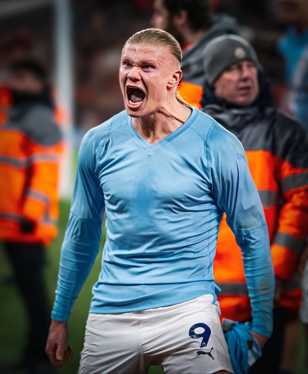 رجلُ أسكندافي .. هدافُ البريمرليغ .. ثاني أكثر من صنع الأهداف ، أكثر من يُهاجم وأكثر من يُدافع 

ارلينغ هالاند .. كيفَ اصبح ؟

في مقالٍ مُترجم يرويهِ لنا جاك غوغان / الديلي ميل عن كيف اصبح يلعبُ ارلينغ هالاند مؤخراً وكيف تكيفَ مع التكيتيك الجديد 

واين روني قالَ هذا أفضلُ  اداء "