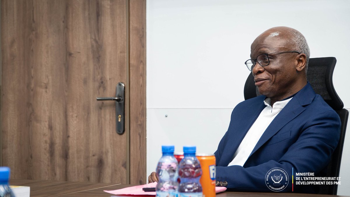 OnurIlunga's tweet photo. RDC : sous l’impulsion de @fatshi13, le gouv accélère la réforme éducative pr lutter contre le chômage ds jeunes. Filières techniques renforcées et entrepreneuriat introduit dès le primaire, via «Débout jeunes congolais», pr former ds créateurs d’emplois durables et compétitifs. https://t.co/ziCXgzJlOB