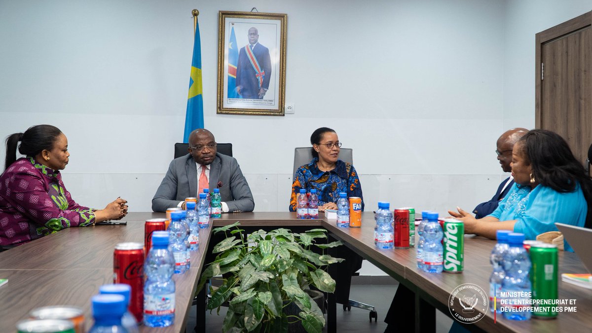 OnurIlunga's tweet photo. RDC : sous l’impulsion de @fatshi13, le gouv accélère la réforme éducative pr lutter contre le chômage ds jeunes. Filières techniques renforcées et entrepreneuriat introduit dès le primaire, via «Débout jeunes congolais», pr former ds créateurs d’emplois durables et compétitifs. https://t.co/ziCXgzJlOB