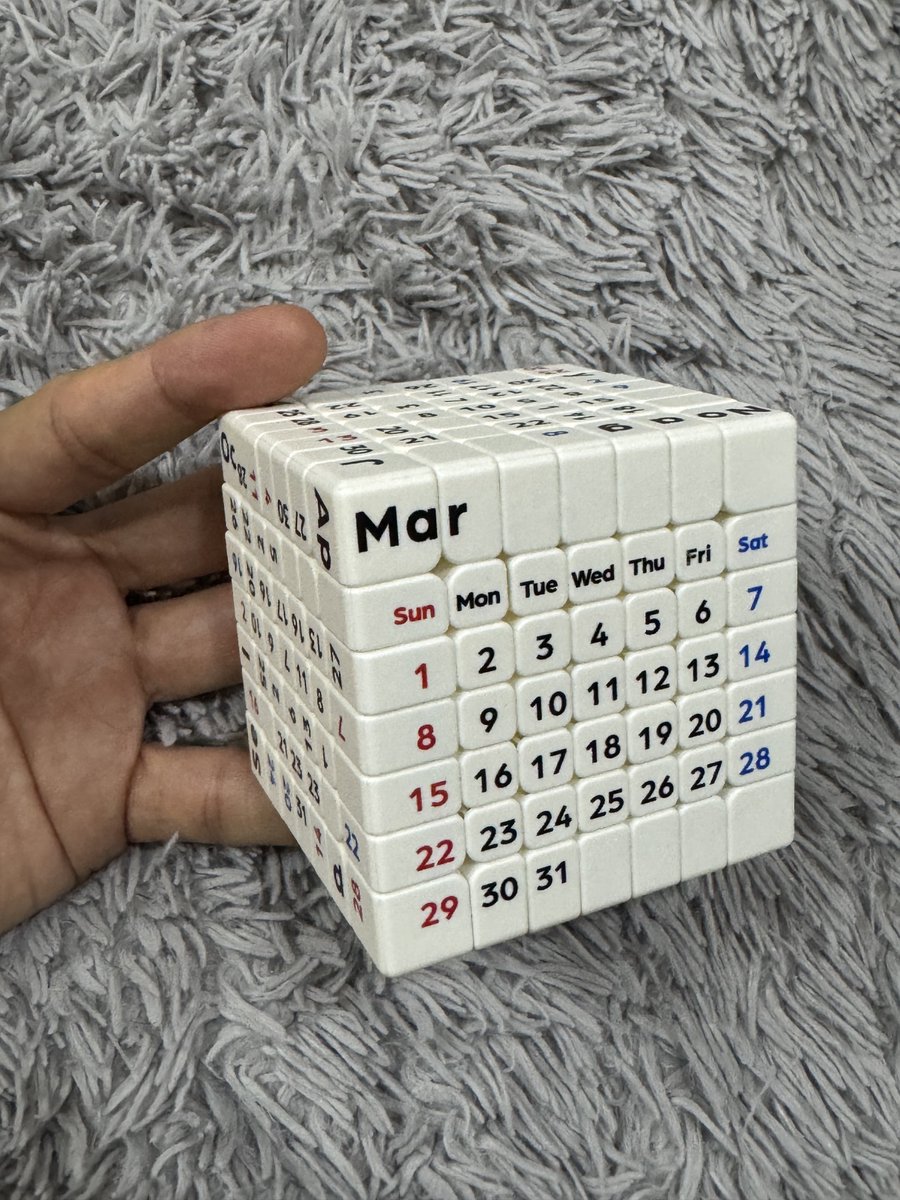 少し早いけどカレンダーを3月にした。 センターパーツは変化なしなので