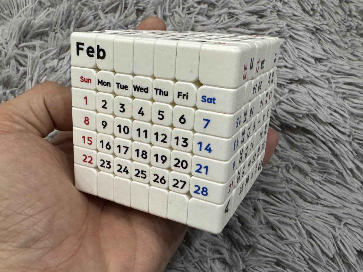 少し早いけどカレンダーを3月にした。 センターパーツは変化なしなので