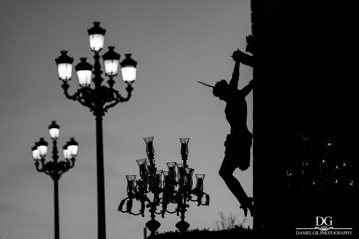 🧵Vía Crucis del Consejo Local de Hermandades y Cofradías de Cádiz con el Santísimo Cristo de la Misericordia de <a href="/LaPalmaCadiz/">Hdad Palma Cádiz</a>