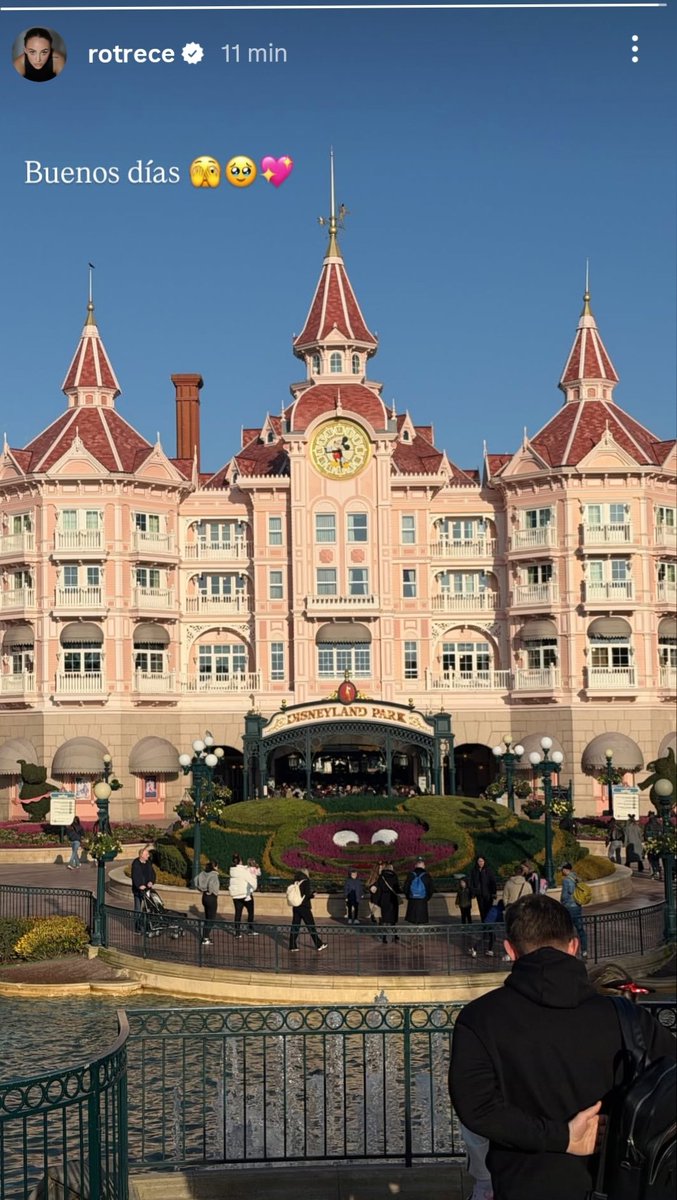 💙 Querida <a href="/rotrece/">Rociio †</a> ! #YoMeRebelo27F Tengas una estancia absolutamente mágica en Disneyland Park,cada rincón te saque una sonrisa gigante,los personajes te llenen de abrazos #YoMeRebelo28F Disfruta cada segundo Con algodón de azúcar,toma mil fotos, pásalo increíble  y seas FELIZ!