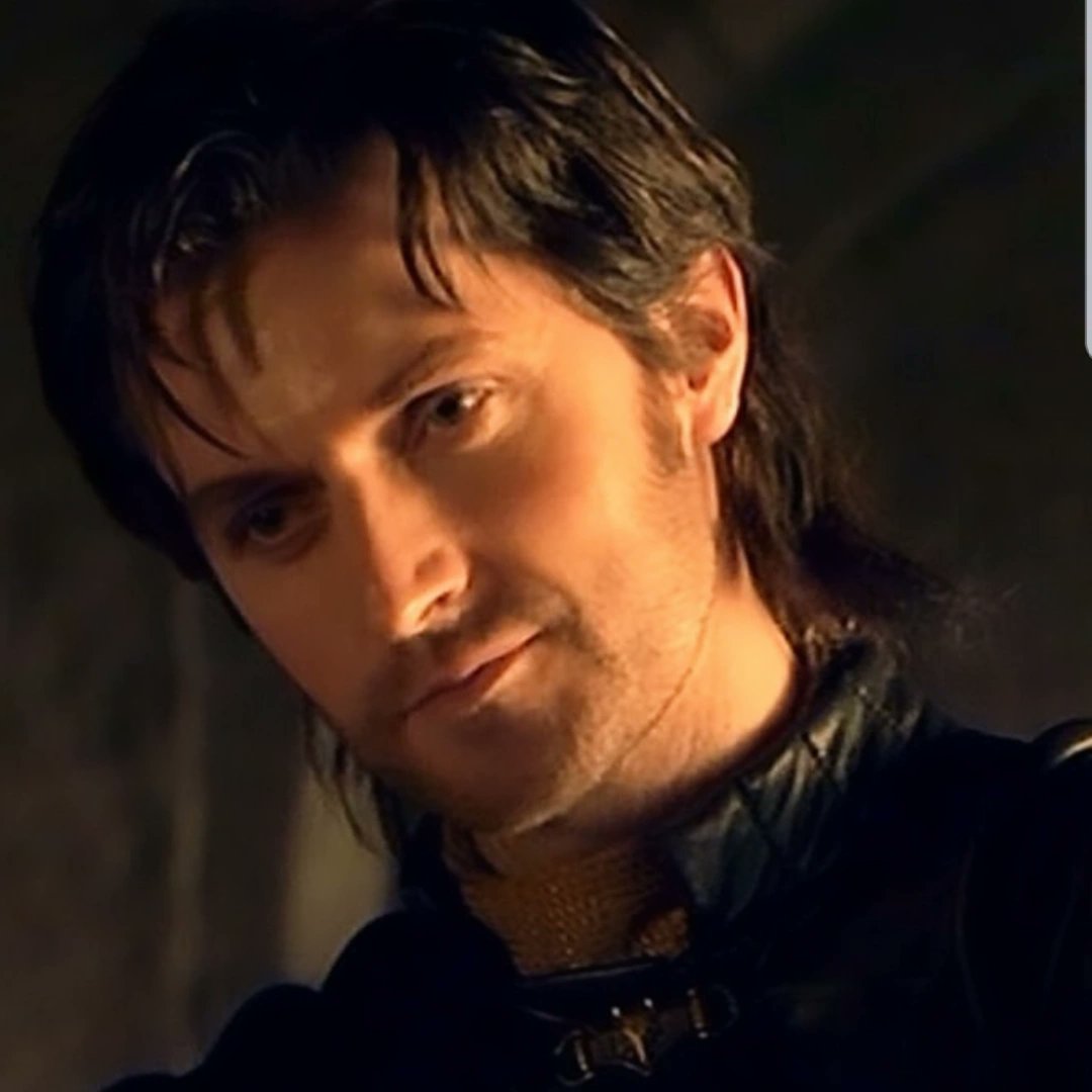 gonzobyrne's tweet photo. β€β€β€β€β€β€ #guyday #sirguyofgisborne #dailyarmitage #richardarmitage https://t.co/Zl08JpirYC