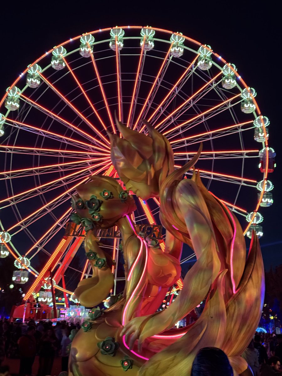 Juancarlos_2404's tweet photo. Al final, las almas gemelas se encuentran. #EDC @EDC_MEXICO https://t.co/JO7bxU3Gf9