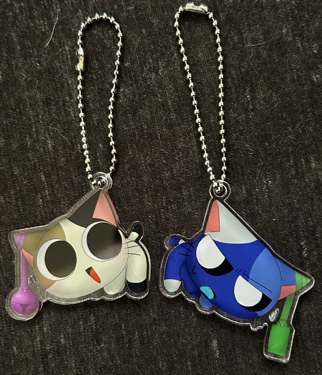 nitoyatochi's tweet photo. ACRYでニャチとチャニのアクキーを作ったよ！💜💚
撮るのが下手すぎる
#ACRY  
#オリキャラ
#自創作 https://t.co/dRb3wPbw8i