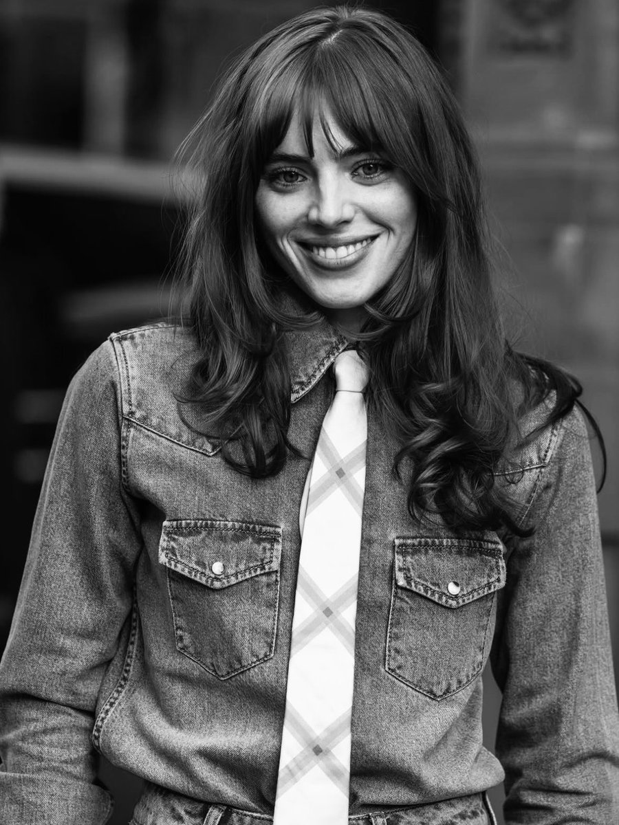 📸| More of Bella at the Emilia Wickstead show!

🎞️: Oliver Tucker