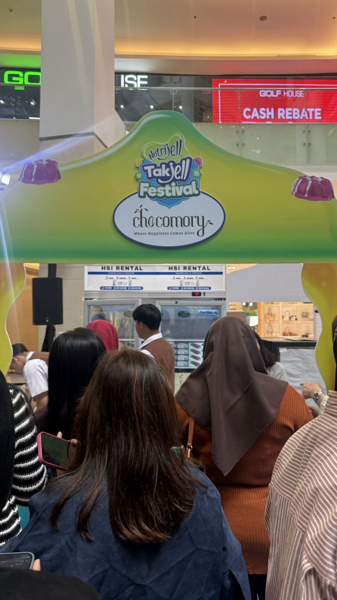 vakhgvrl's tweet photo. Ada yang mau jastip chocomory? pengiriman dari jaksel event nutrijel chocomory di gandaria city https://t.co/5jsSQ8klyj