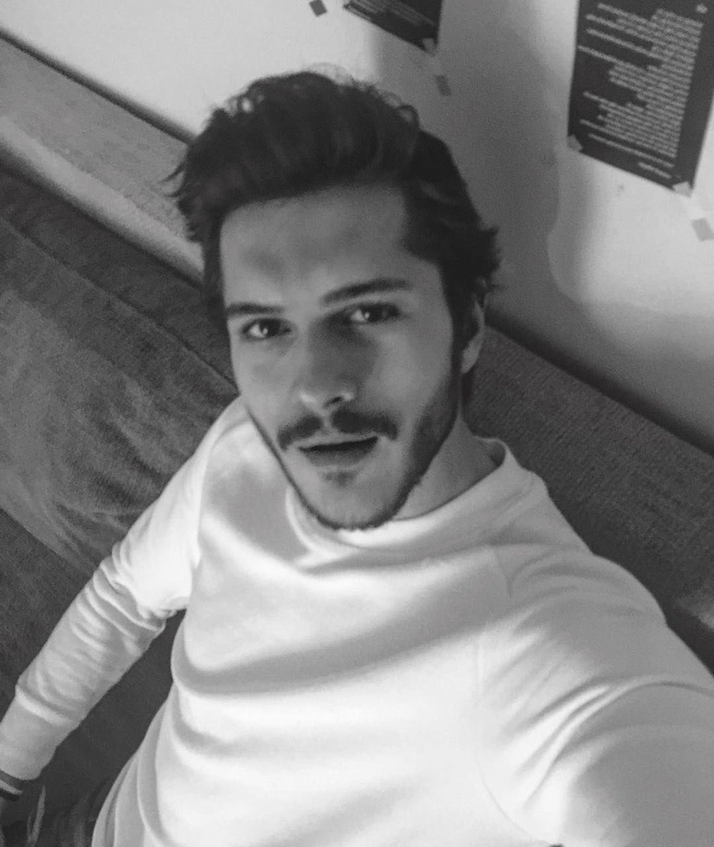 HolyDemi_Shawn's tweet photo. #Ahran
#SuBurcuYazgıCoşkun #AlperenDuymaz
Babies https://t.co/6ykR0HSQXA