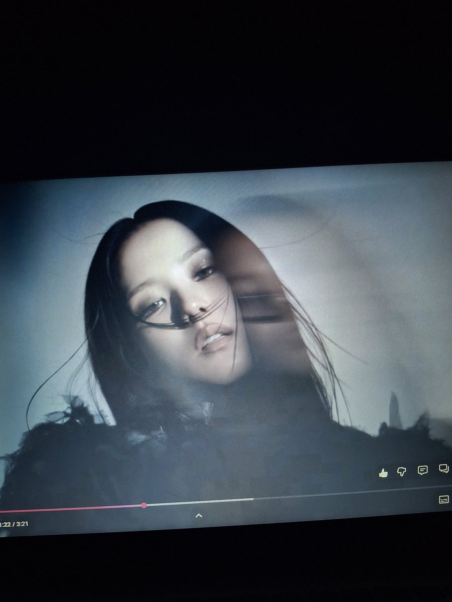 thamiiles7's tweet photo. kim jisoo a mulher belíssima que vc é https://t.co/vXRCJl7JC9