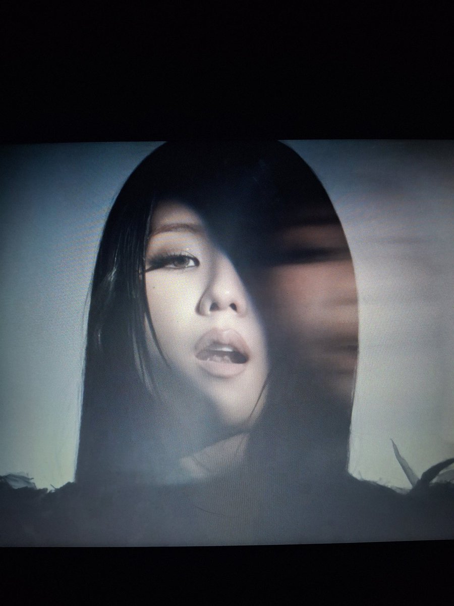thamiiles7's tweet photo. kim jisoo a mulher belíssima que vc é https://t.co/vXRCJl7JC9