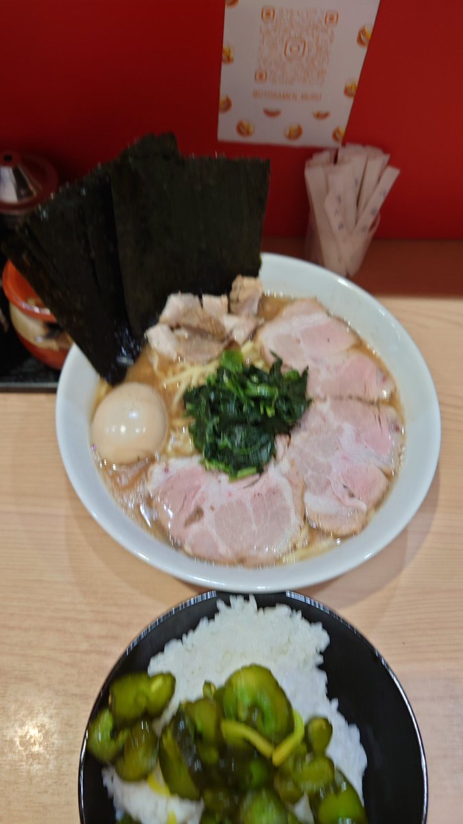 HIROSS2929's tweet photo. 錦糸町駅前の【漢ラーメン　室】で極上ラーメン大とライス(食べ放題)を頂きました👍
#漢ラーメン室 　#室 　#家系ラーメン 
#極上ラーメン 　#家系 　#錦糸町駅 https://t.co/HINnifzcfR