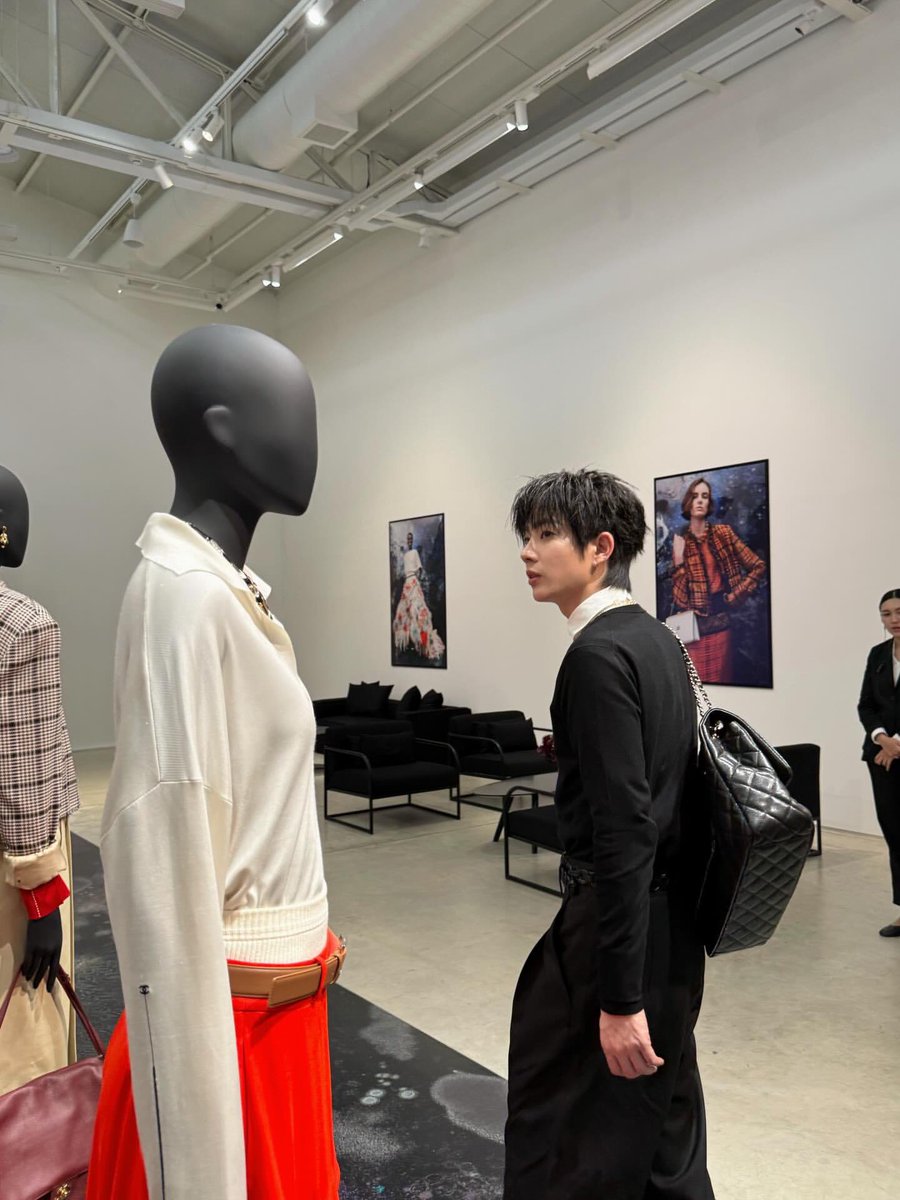 CHANEL หล่อมั๊กกกกก!🏄🏻‍♀️⭐️<a href="/off_tumcial/">เริ่มต้นทำให้เกิดเป็นรูปเป็นร่าง</a>   

📸 IG : tumcial  

OFF WITH CHANEL SS26
#ChanelSpringSummerxOff
#CHANEL #MatthieuBlazy
#ออฟจุมพล #OffJumpol