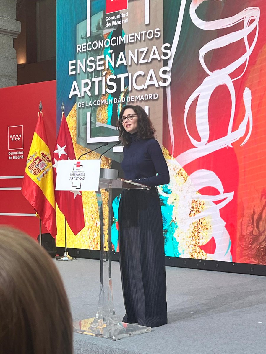 <a href="/ComunidadMadrid/">Comunidad de Madrid</a> ha reconocido a los 25 centros públicos de Enseñanzas Artísticas de nuestra región
¿Quieres conocerlos un poco más?
Descúbrelos en #DBTS16 "Arte y escuela"
Nos cuentan las maravillas artísticas de nuestros centros educativos:
educa2.madrid.org/web/revistadeb…