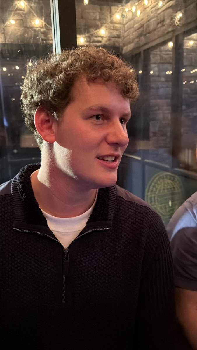 JoeysBurner22's tweet photo. Sideburns bob https://t.co/S4KlhI8Eic
