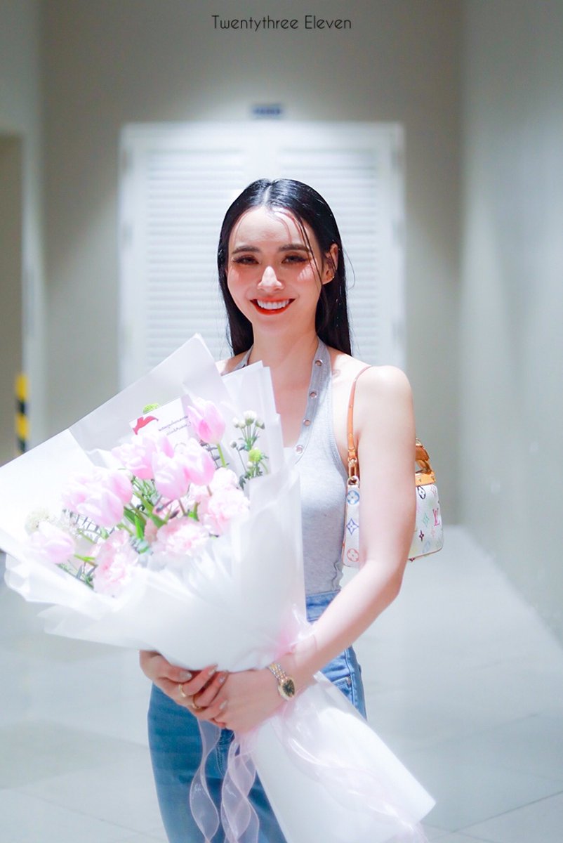 สวยยยยย น่ารัก ใจดี มีเวลาให้แฟนคลับ ก็มุกดานี่แหละ 💙😁
#มุกดานรินทร์รักษ์
#ติวเธอร์ที่รัก
#oneสนั่นจอ2026