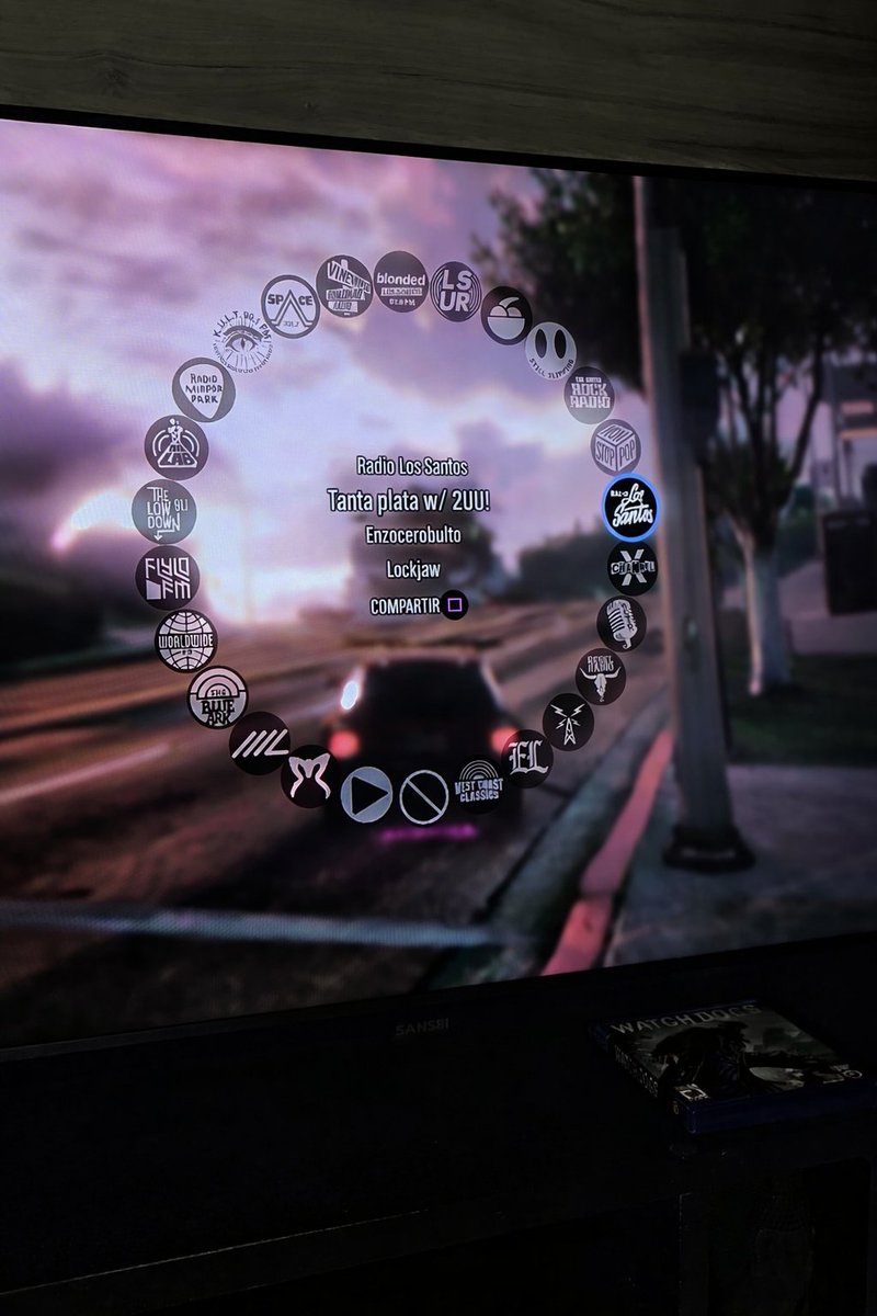 estaba jugando al gta online y de la nada sonó está