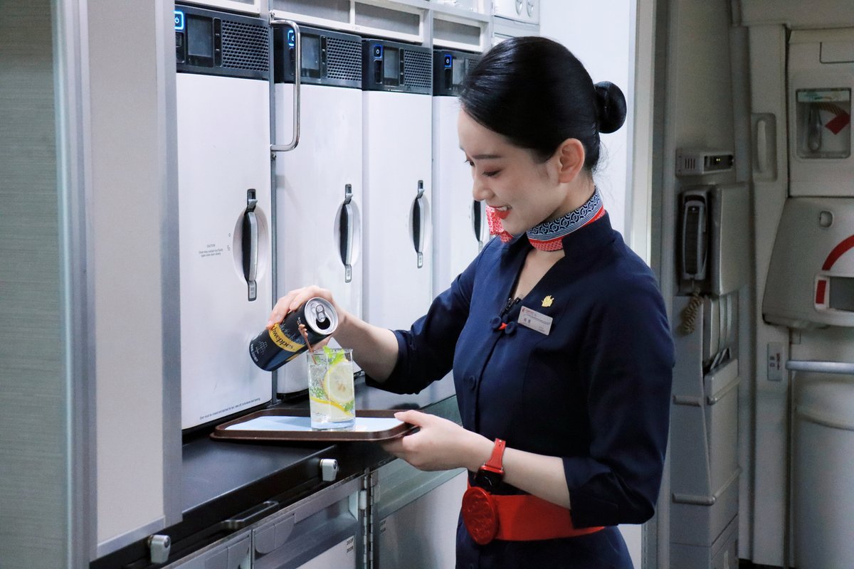 China Eastern Airlines tweet media