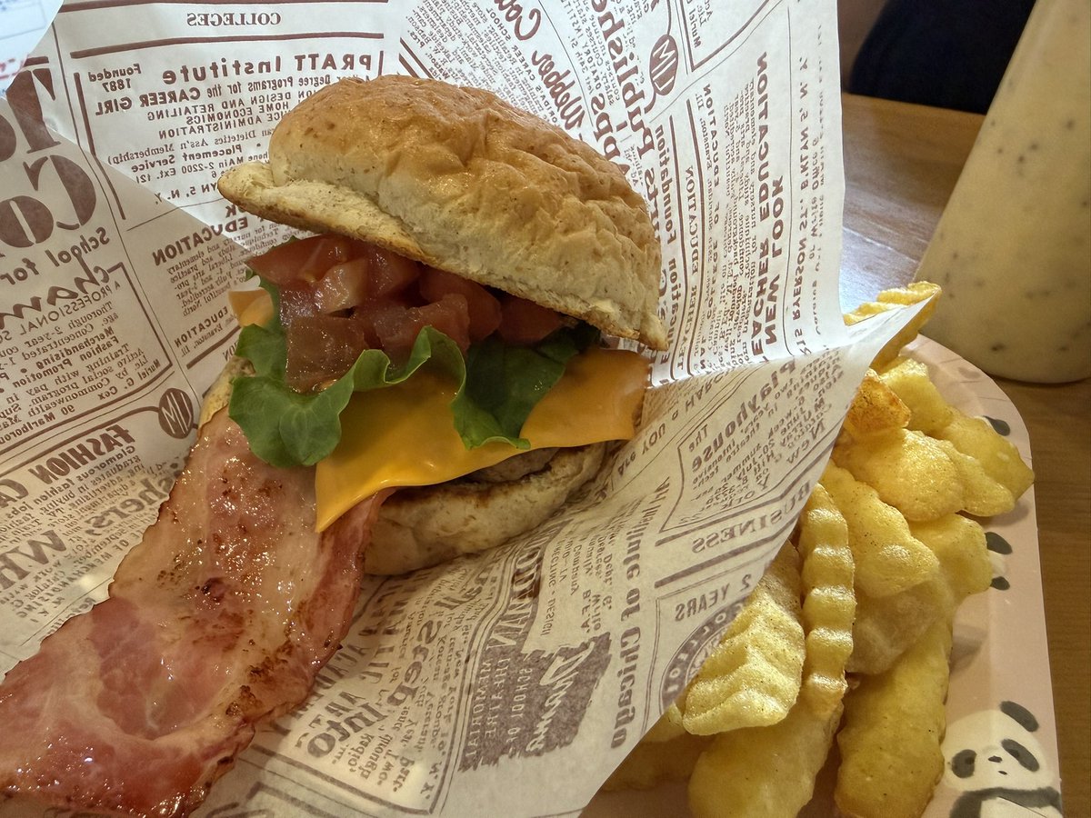 omham_EX400G's tweet photo. 久しぶりのBobby🍔
安定のおいしさでした😋 https://t.co/5HZ4aPnazb
