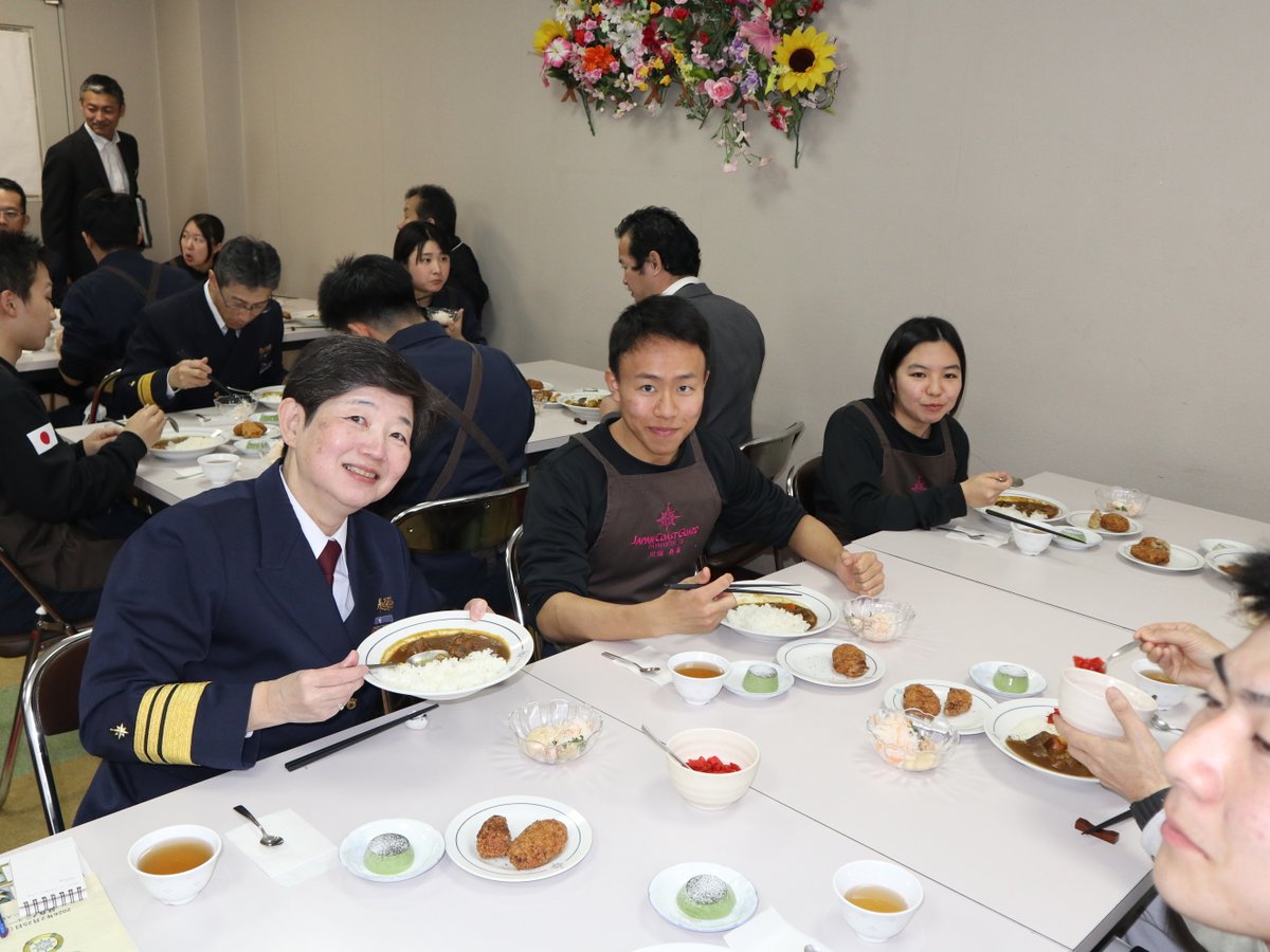 JCG_School's tweet photo. ２月２５日（水）日頃から海上保安学校を支えてくださっている中舞鶴親睦会会員の方々をお招きし、試食会を開催しました！
昨年４月に入学した主計科の学生達が約１年で身につけた技術を活かして調理しました。
試食会のメニューは、海上保安学校、舞鶴のオリジナル料理で構成されています！ https://t.co/s98EbDrtiw