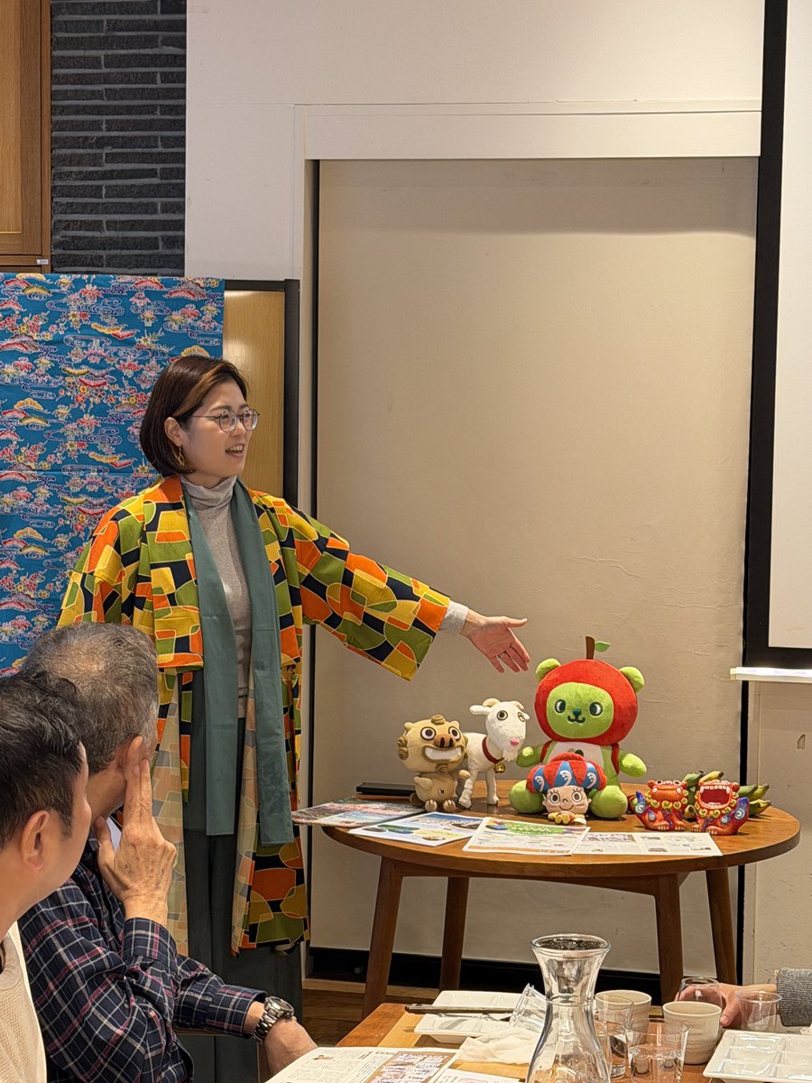 sansin_hide's tweet image. 長野県のアンテナショップ銀座NAGANOさんにて
【長野×沖縄交流連携イベント青春レトロパン 食べくらべ会】にて三線を弾いてまいりました
長野と沖縄は交流連携協定を結んでましてそのイベントなのでした
みなさま牛乳パンってご存知？😋
#長野沖縄交流連携イベント
#青春レトロパン食べくらべ会
#三線