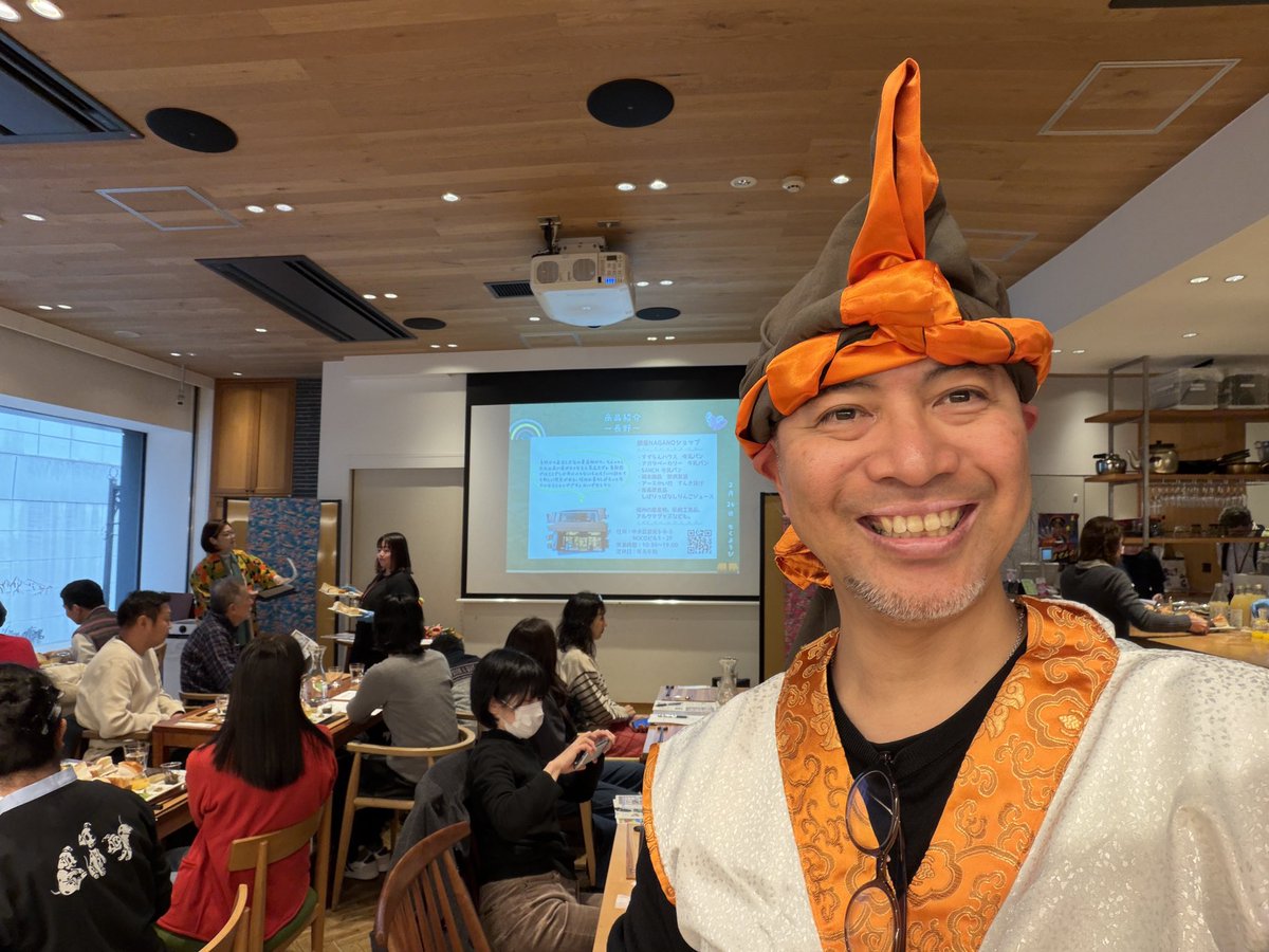 sansin_hide's tweet image. 長野県のアンテナショップ銀座NAGANOさんにて
【長野×沖縄交流連携イベント青春レトロパン 食べくらべ会】にて三線を弾いてまいりました
長野と沖縄は交流連携協定を結んでましてそのイベントなのでした
みなさま牛乳パンってご存知？😋
#長野沖縄交流連携イベント
#青春レトロパン食べくらべ会
#三線