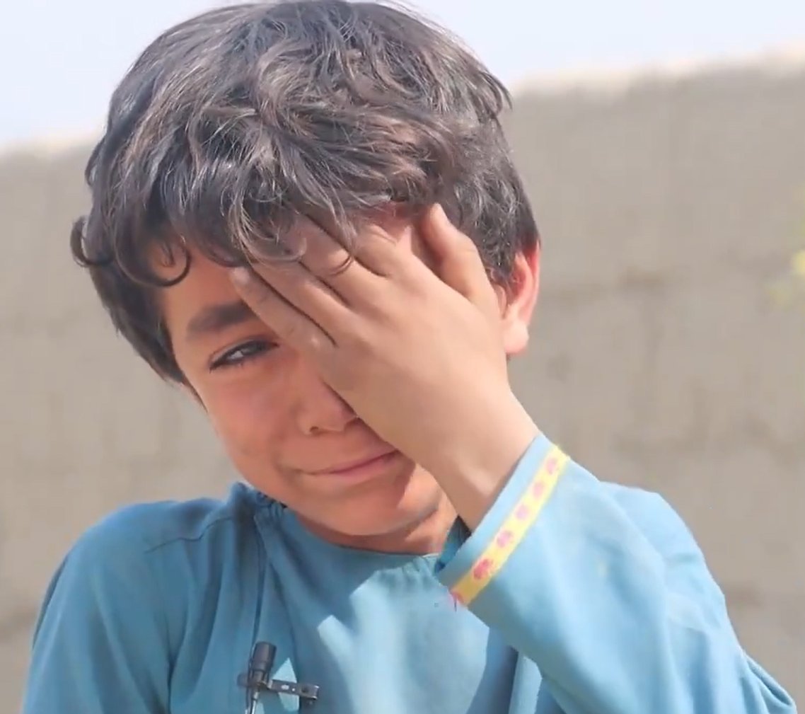 अफ़गानिस्तान के बच्चों को अनाथ करके पाकिस्तान कौन सी जंग जीतना चाहता है? 

जो लोग गाजा के लिए लंबे लेख लिखते थे, आज वे अफ़गान मजलूमों पर हो रहे जुल्म पर चुप्पी साधे बैठे हैं।  

गाजा पर रोने वालों, आज अफ़गान बच्चों की चीखें तुम्हें क्यों सुनाई नहीं दे रहीं? 

यह 'सिलेक्टिव