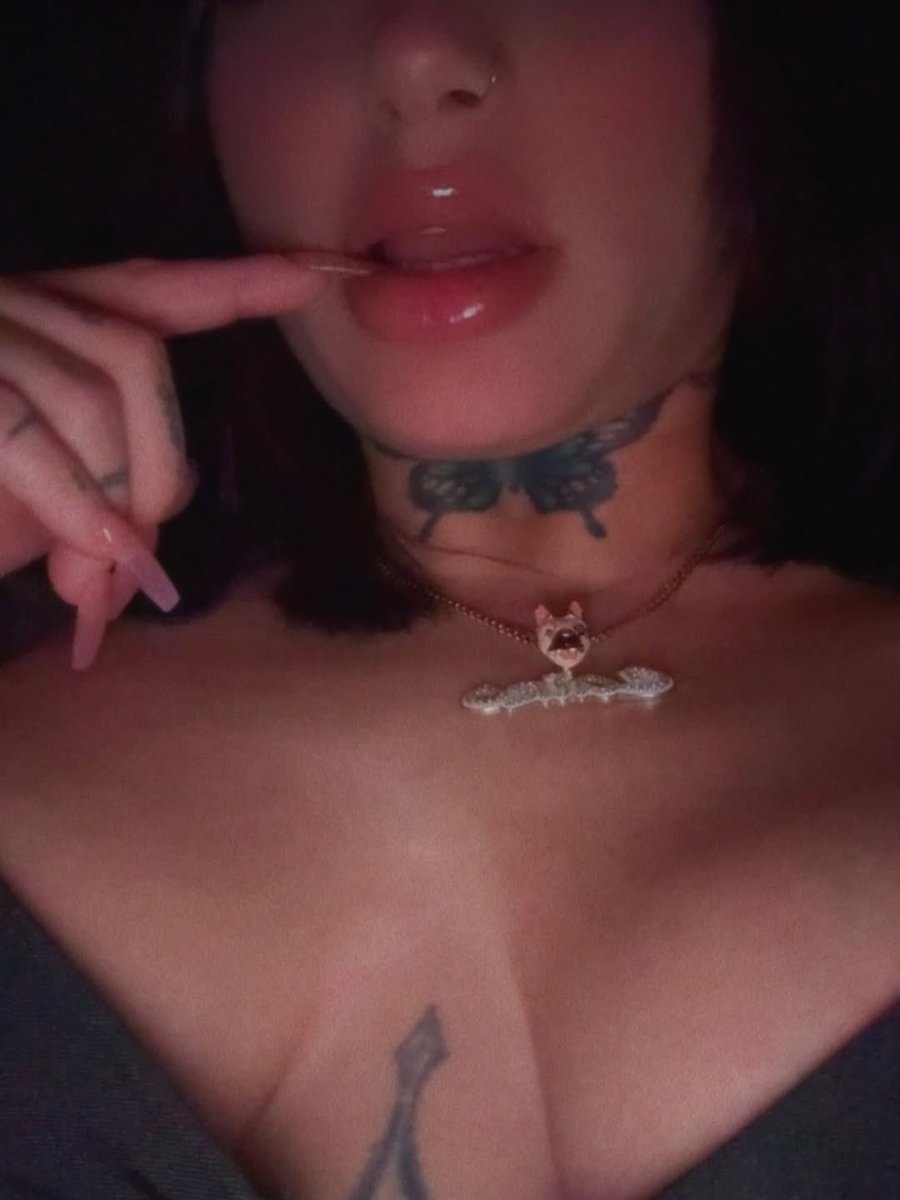 crzsieni12's tweet photo. Beso 💋😘👸🏻: https://t.co/qn7qqi6Gd7 https://t.co/TNvu2dTkMl