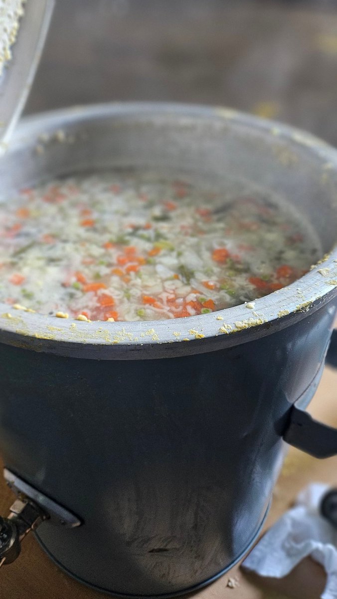 NIesse's tweet photo. Dienstliche Veranstaltungen geselliger Art erfolgreich mit-organisiert. "Mal eben" eine einfache Suppe machen ist leicht eskaliert. https://t.co/tHlSWcHMES