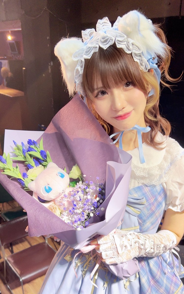 re2_takatsuki's tweet photo. ミュウという名前で1996年に生まれ
ポケモンチャンネルやポケモンコロシアムというスピンオフ作品ばかり遊んできた人生
ポケカ大会で本名バレしたり
剣盾に名前が載っていたり、
ポケモンがない自分の人生が考えられない

本当にありがとう、ずっと大好き！

#ポケモン30周年   
#ポケモンデー https://t.co/BE4ZkgrCMe