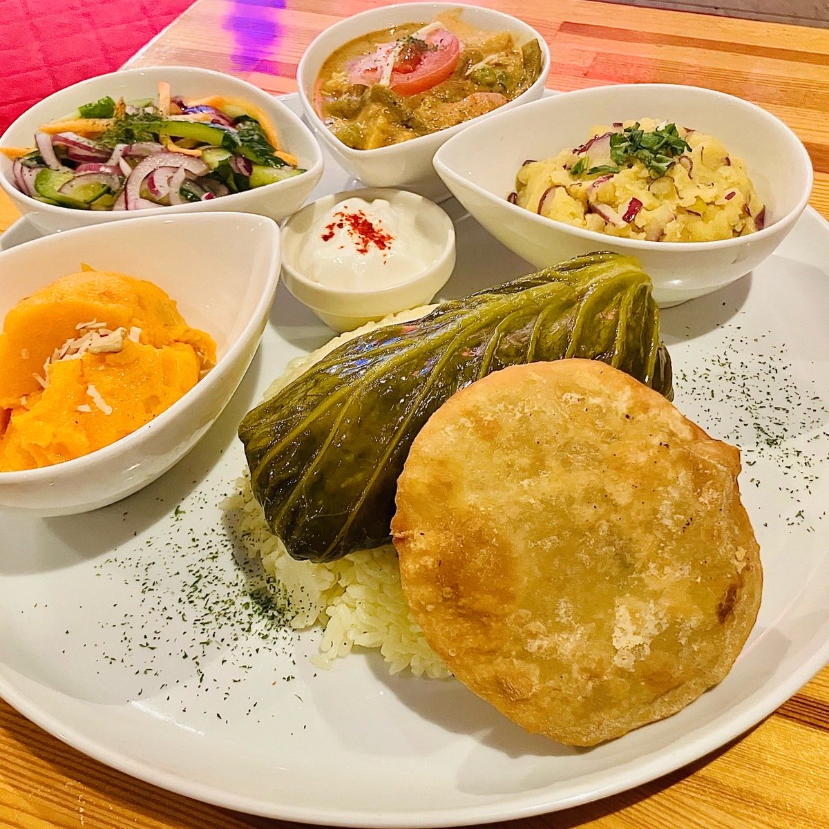RahmaniaSunali's tweet photo. For our March Fish Thali🐟, the star of the dish is "Sawara" (Spanish Mackerel), famously known as the "harutsuge-uo" (the fish that heralds spring🌸). We've wrapped it in fresh spring cabbage and gently pan-steamed it with a touch of mustard. 

#bengali_cuisine #halal #sunali https://t.co/WvsWZeCjis