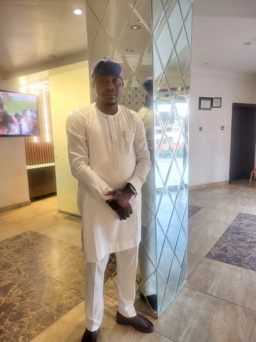 asholeybay's tweet photo. Community Gist Celebrates Comrade Yusuf Omidokun on his birthday https://t.co/ZbK5Uy5ZT6 https://t.co/EyufwPI1uF