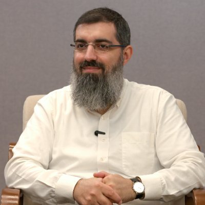 🔷 Sosyal medya üzerinden birbirine yüklenen Halis Bayuncuk ve Cübbeli Ahmet arasında ki diyaloğun tamamı:

🔹Halis Bayuncuk: "Laiklerin gönüllü stepnesi olan Kemalist Vaiz."
"İslam düşmanlarıyla beraber seni kudurtma fırsatı veren Allah’a hamd olsun."

🔹Cübbeli Ahmet: "Bu