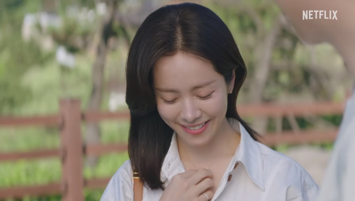 Not sure if it is the same but that necklace is reminding me of the one that EunHo gifted JiYun!🥹🥹